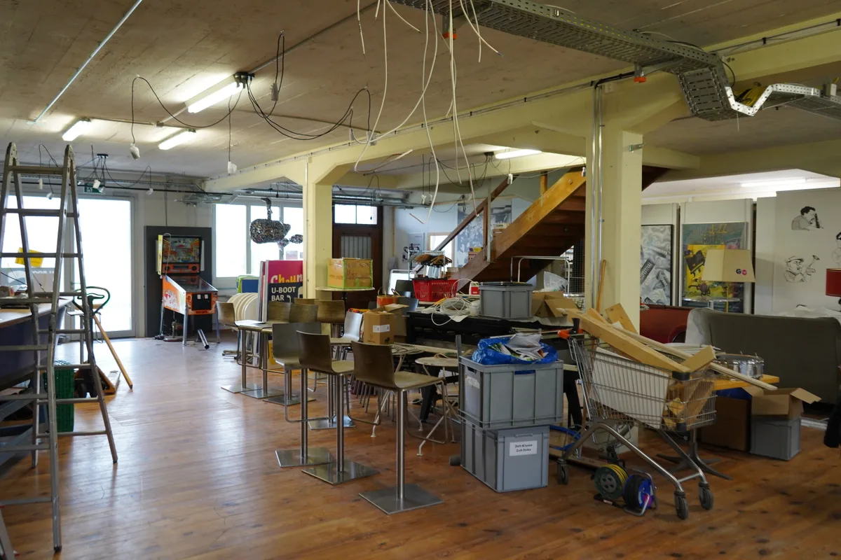 am 25. Oktober öffnet die U-Boot-Bar in Uster, noch muss viel getan werden